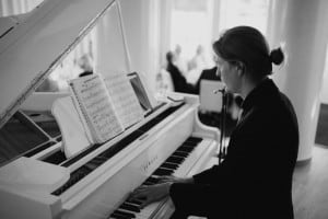 pianisti taustamusiikkia, trubaduuri syntymäpäiville, Musiikkia juhliin
